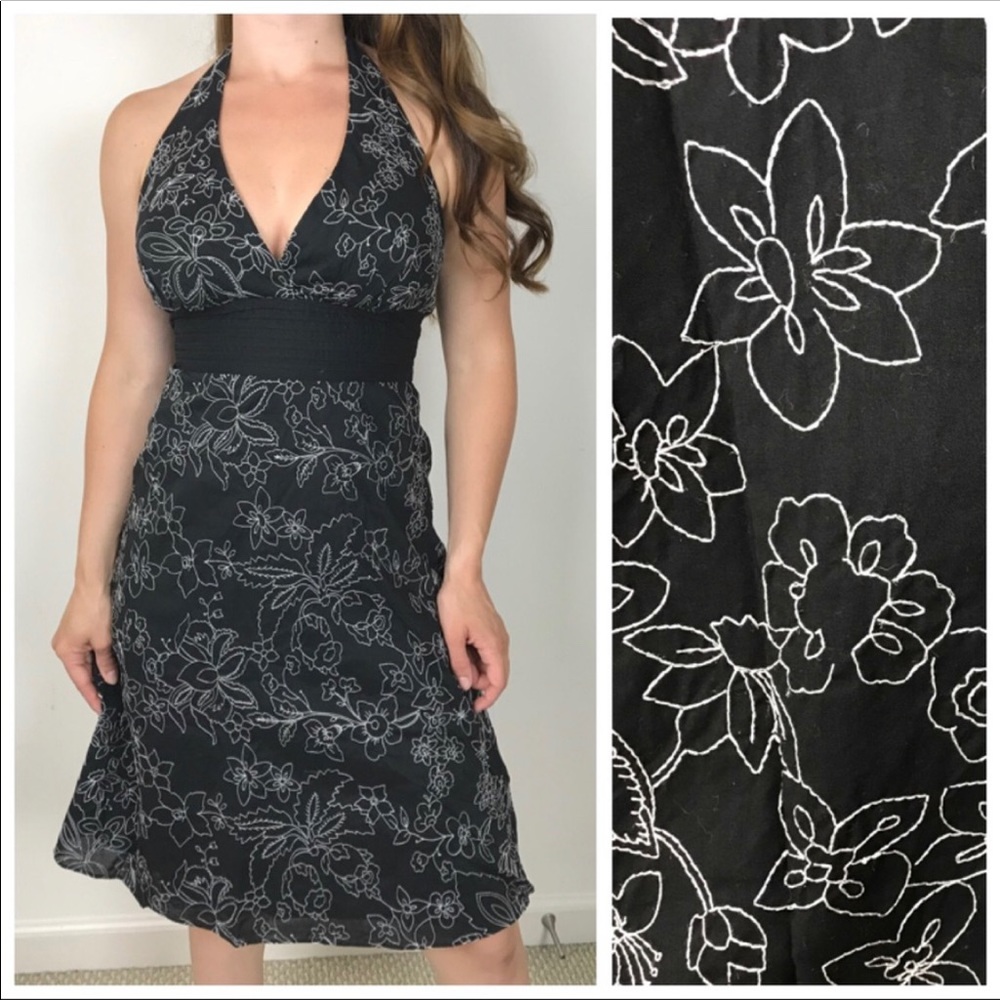HP!! 🎉🎉 EUC White House Black Market Black Dress. Size 0.